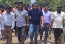 মহেশখালীতে এলজিইডির নির্মাণাধীন ল্যান্ডিং স্টেশন পরিদর্শনে আসলেন প্রতিমন্ত্রী মীর শাহে আলম