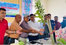 মহেশখালীতে কৃষকদের মাঝে গাছের চারা ওপরে সার সহ উপকরণ বিতরণ