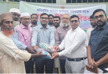 মহেশখালীতে অতিবৃষ্টিতে ক্ষতিগ্রস্ত পরিবারের মাঝে হাইজিন কিট বিতরণ