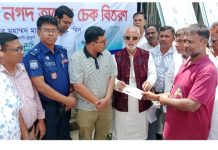 মহেশখালীতে প্রাকৃতিক দূর্যোগে ক্ষতিগ্রস্ত ৫০ পরিবারে মাঝে ঢেউটিন ও নগদ অর্থ বিতরণ